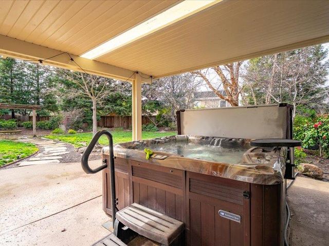 316 Sandstone Ct, Roseville, CA 95747