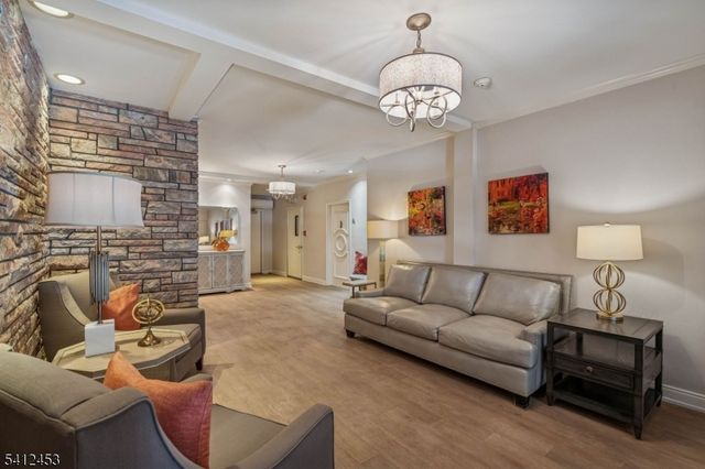 11 Euclid Ave 4D, Summit City, NJ 07901