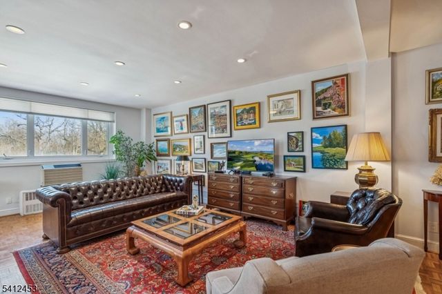 11 Euclid Ave 4D, Summit City, NJ 07901