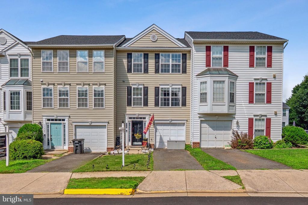17363 AVION SQ, Round Hill, VA 20141