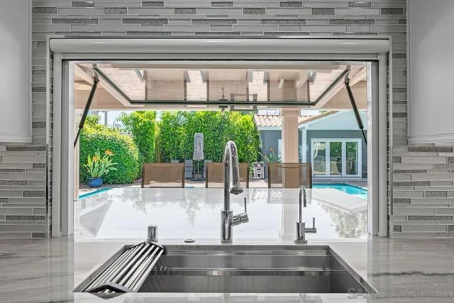 1622 W Oak, Burbank, CA 91506