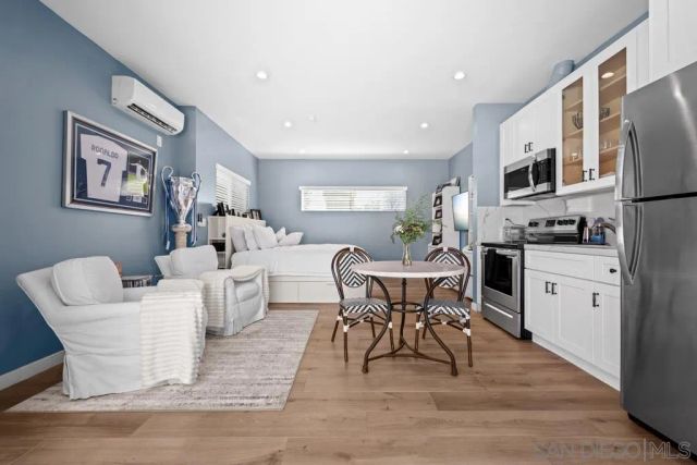 1622 W Oak, Burbank, CA 91506