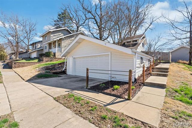 11276 Pineside Drive, St Louis, MO 63146