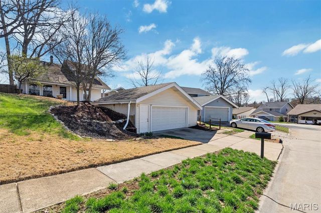 11276 Pineside Drive, St Louis, MO 63146