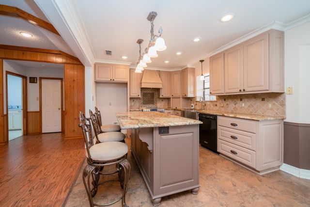 2808 W Gay Ave., Gladewater, TX 75647