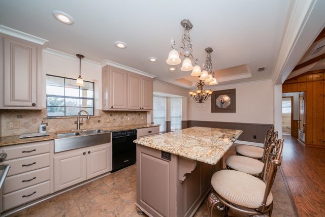 2808 W Gay Ave., Gladewater, TX 75647