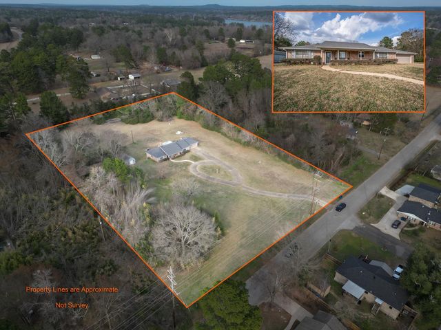 2808 W Gay Ave., Gladewater, TX 75647