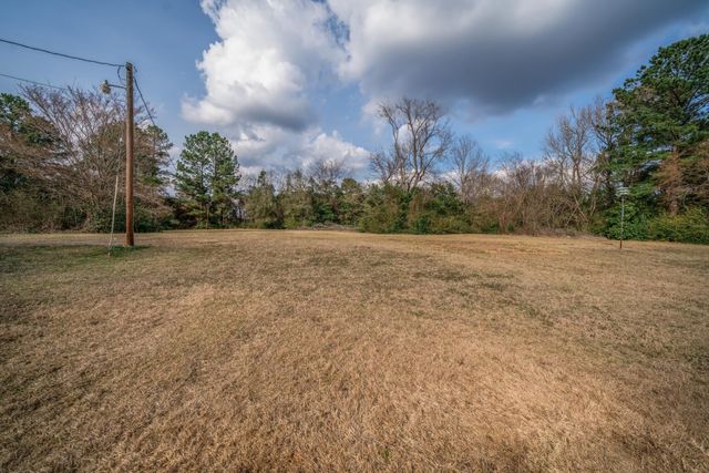 2808 W Gay Ave., Gladewater, TX 75647