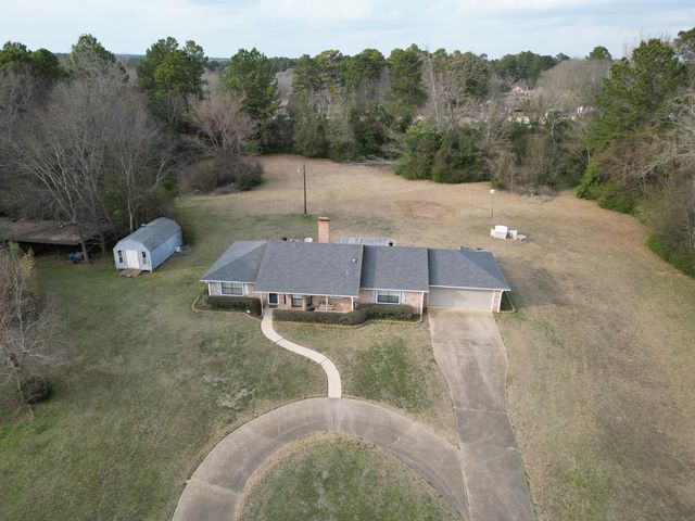 2808 W Gay Ave., Gladewater, TX 75647