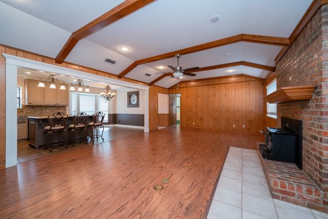 2808 W Gay Ave., Gladewater, TX 75647