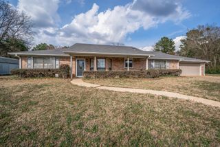 2808 W Gay Ave., Gladewater, TX 75647
