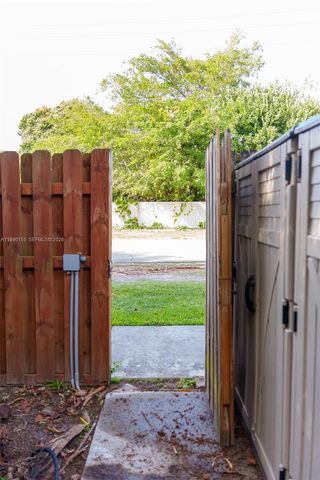 14234 NE 3rd Ct 11C, Miami, FL 33161