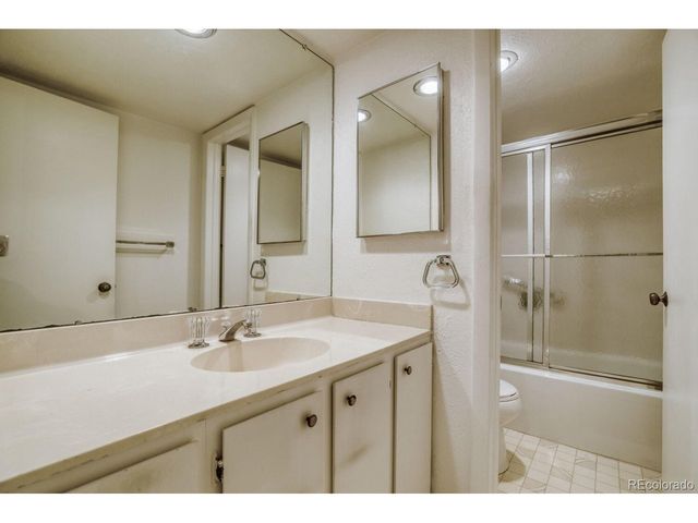 4250 S Olive St 115, Denver, CO 80237