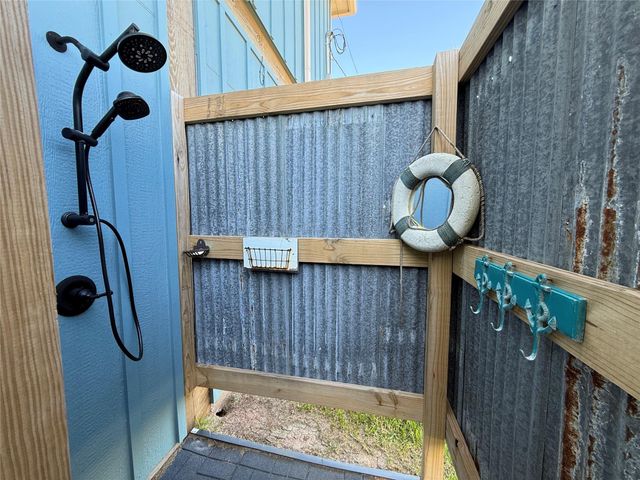 2023 County Road 201, Sargent, TX 77414