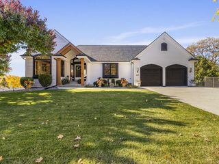 635 W Pierre LANE, Port Washington, WI 53074