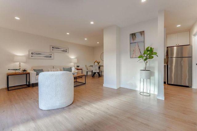 410 Auburn Way 19, San Jose, CA 95129