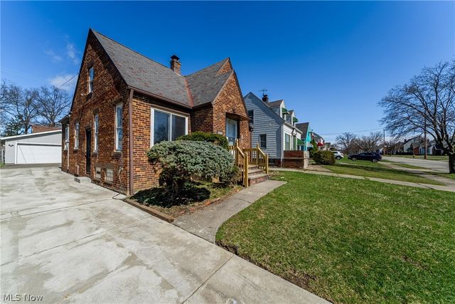 15705 Throckley Avenue, Cleveland, OH 44128