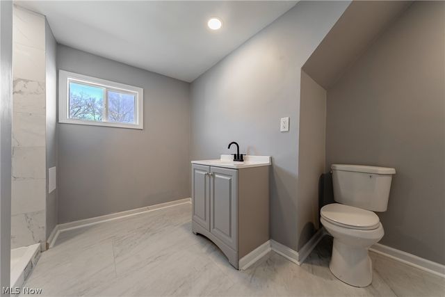 15705 Throckley Avenue, Cleveland, OH 44128