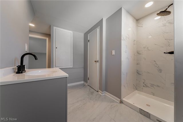 15705 Throckley Avenue, Cleveland, OH 44128