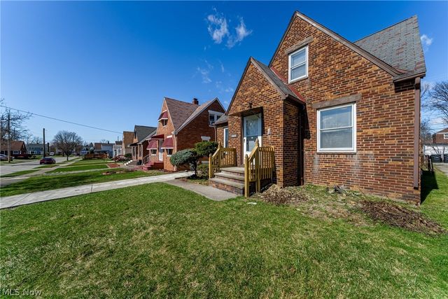 15705 Throckley Avenue, Cleveland, OH 44128