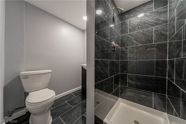 15705 Throckley Avenue, Cleveland, OH 44128