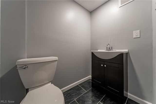 15705 Throckley Avenue, Cleveland, OH 44128