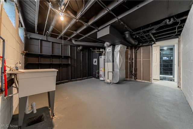 15705 Throckley Avenue, Cleveland, OH 44128