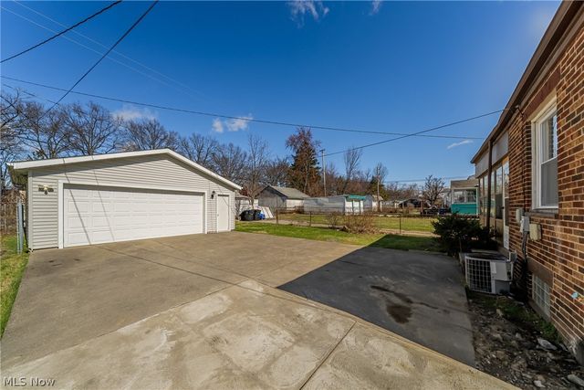 15705 Throckley Avenue, Cleveland, OH 44128