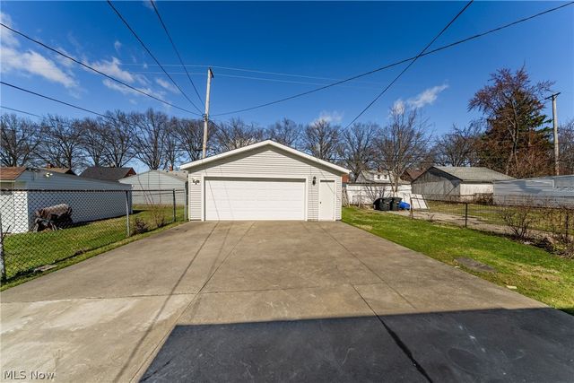 15705 Throckley Avenue, Cleveland, OH 44128