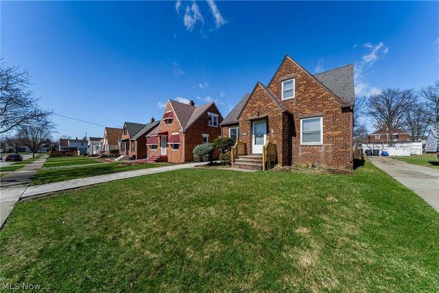 15705 Throckley Avenue, Cleveland, OH 44128