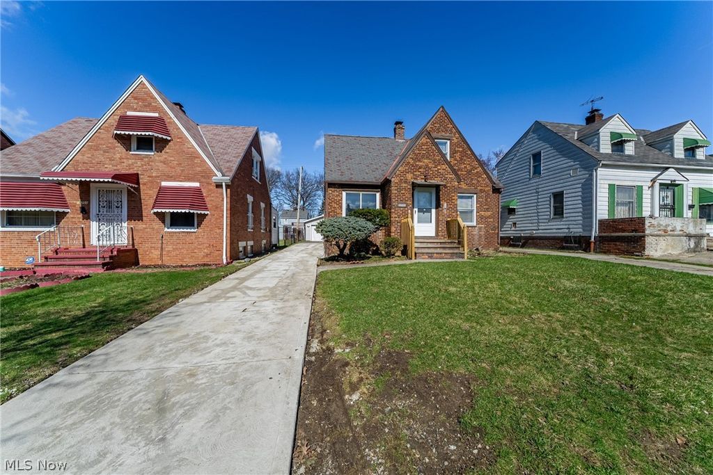 15705 Throckley Avenue, Cleveland, OH 44128