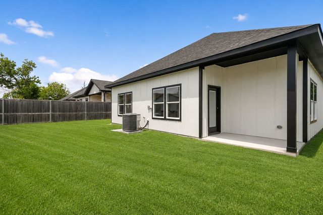 310 Dixon Street, Terrell, TX 75160
