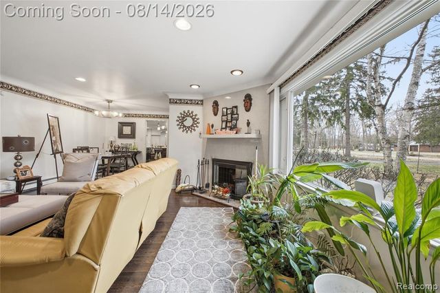 23640 Oak Glen Drive, Southfield, MI 48033