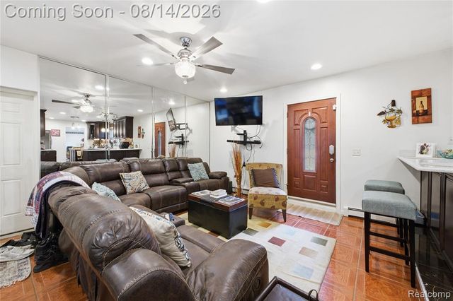 23640 Oak Glen Drive, Southfield, MI 48033