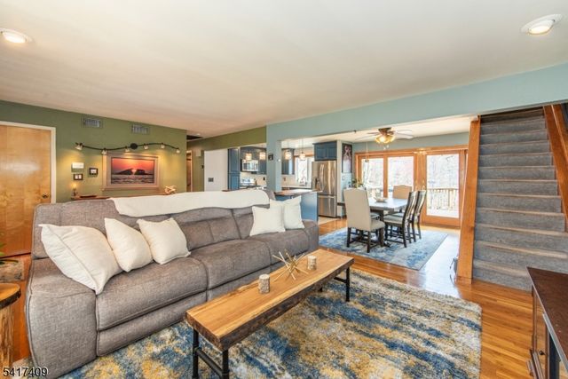 104 Lionshead Drive West, Wayne Twp., NJ 07470