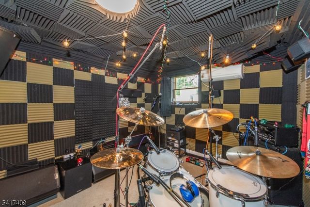 104 Lionshead Drive West, Wayne Twp., NJ 07470