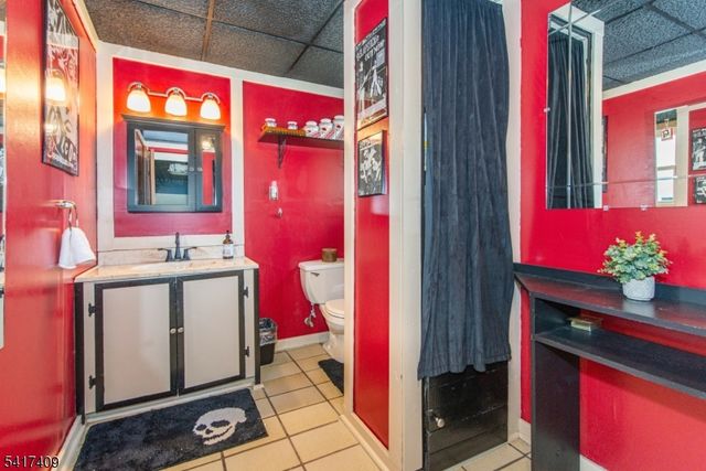104 Lionshead Drive West, Wayne Twp., NJ 07470