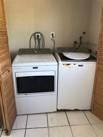 992 E 18th St, Hialeah, FL 33013