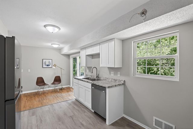 3211 Indiana Avenue N, Robbinsdale, MN 55422