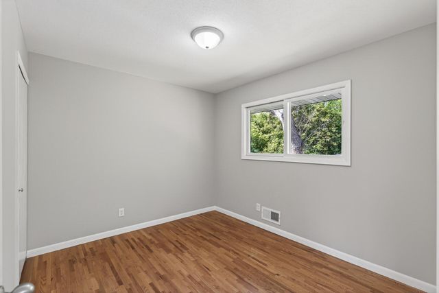 3211 Indiana Avenue N, Robbinsdale, MN 55422