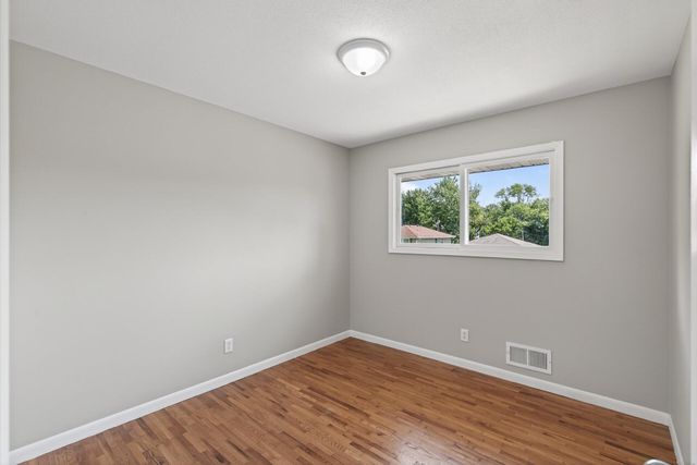 3211 Indiana Avenue N, Robbinsdale, MN 55422