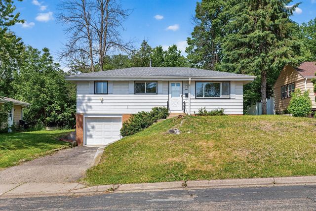 3211 Indiana Avenue N, Robbinsdale, MN 55422