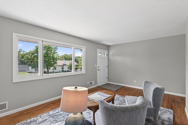 3211 Indiana Avenue N, Robbinsdale, MN 55422
