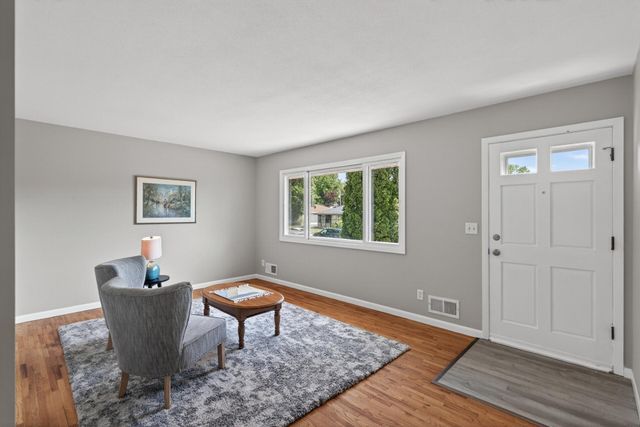 3211 Indiana Avenue N, Robbinsdale, MN 55422