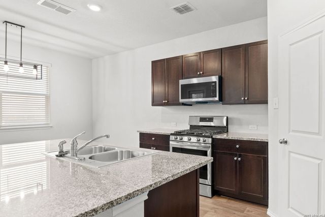 13027 Dolomar Pkwy, St.hedwig, TX 78152