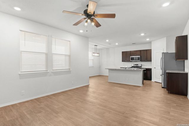 13027 Dolomar Pkwy, St.hedwig, TX 78152