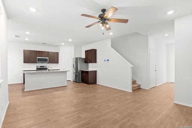 13027 Dolomar Pkwy, St.hedwig, TX 78152