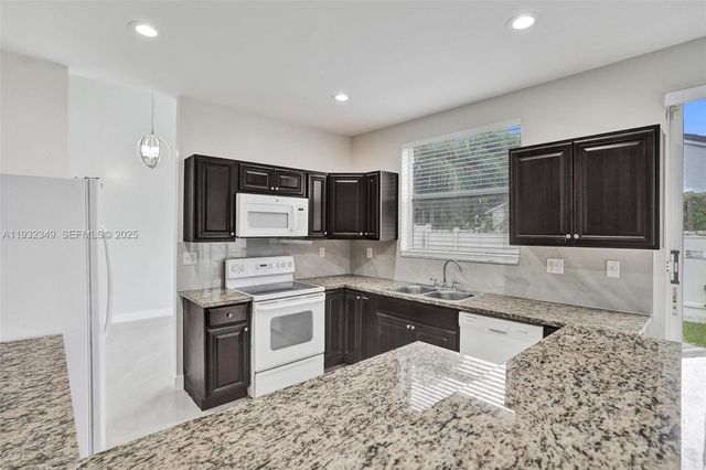 16452 NW 22nd St, Pembroke Pines, FL 33028