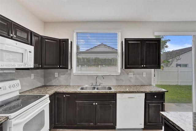 16452 NW 22nd St, Pembroke Pines, FL 33028