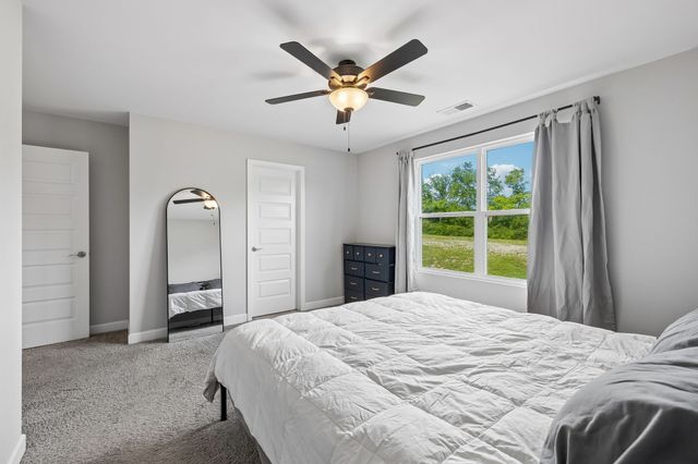 135 Harvard Dr, Gallatin, TN 37066